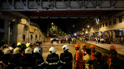Pesë të vdekur, 36 të lënduar nga shembja e urës në Mumbai