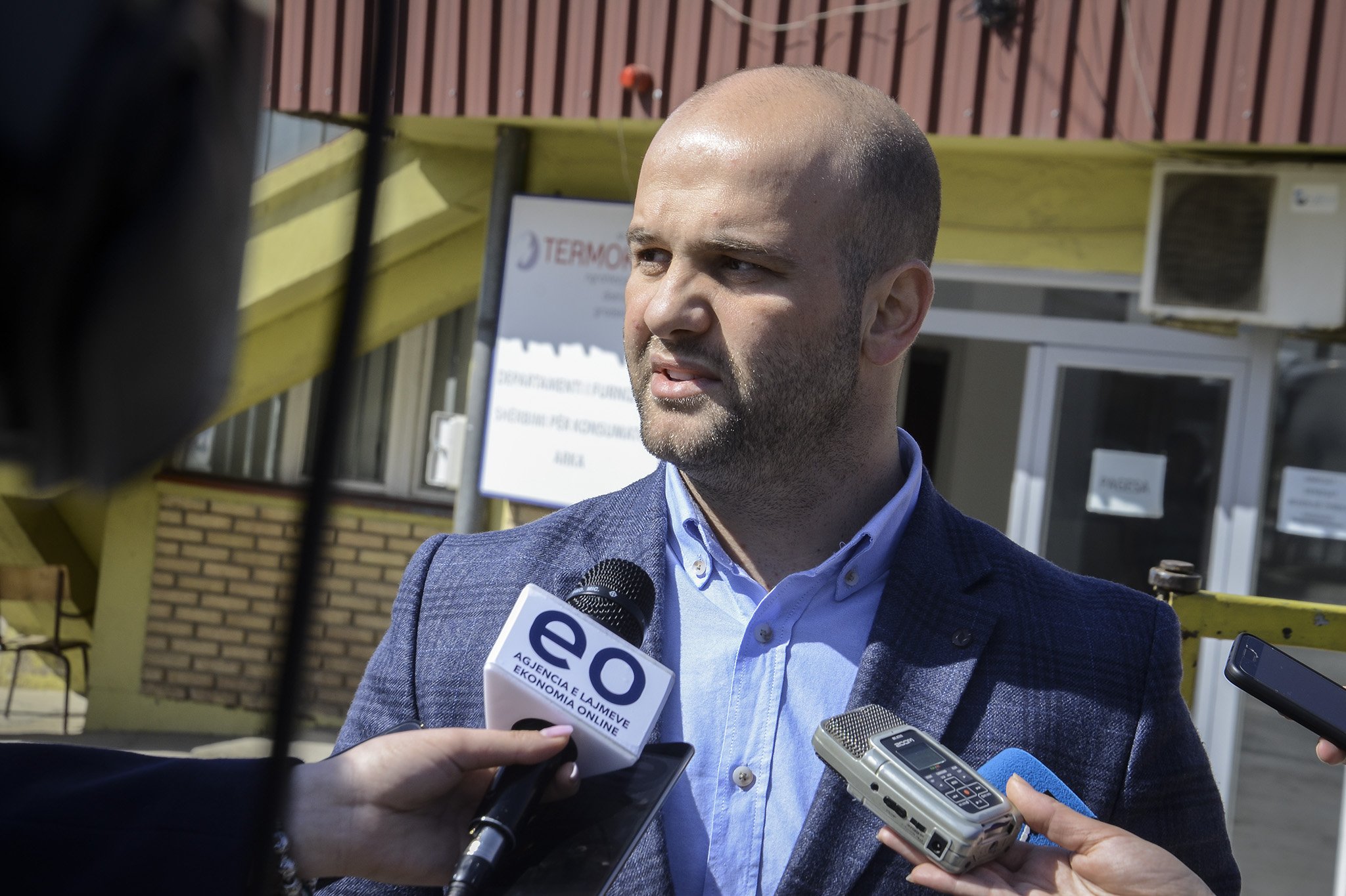 VV denoncon punësimet familjare e partiake të PDK-së në Prishtinë, i bashkohet edhe Ahmeti i PSD