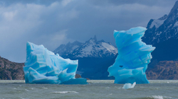 ​Dy ajsbergë shkëputen nga akullnaja Grey brenda 15 ditëve
