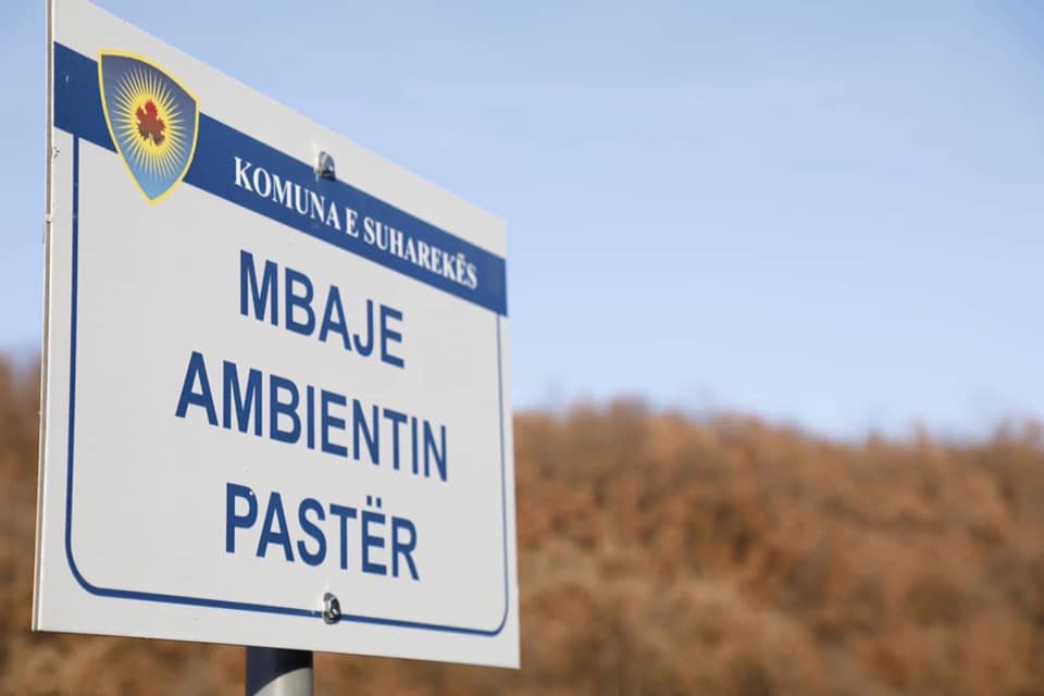 Bizneset urdhërohen ta pastrojnë hapësirën para lokaleve