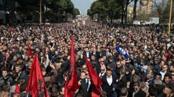 Nis marshimi i protestuesve në Tiranë