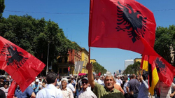 Sot protestohet në Tiranë, opozita kërkon dorëheqjen e Ramës