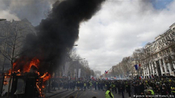 Macron ndërpret pushimet, dënon “apokalipsin” e Parisit