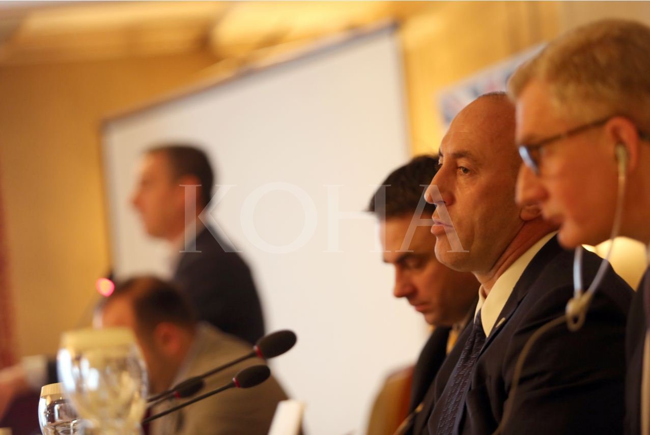 O'Connell i shqetësuar me punësimet politike, Veseli e Haradinaj e pranojnë se ato janë në nivel të lartë