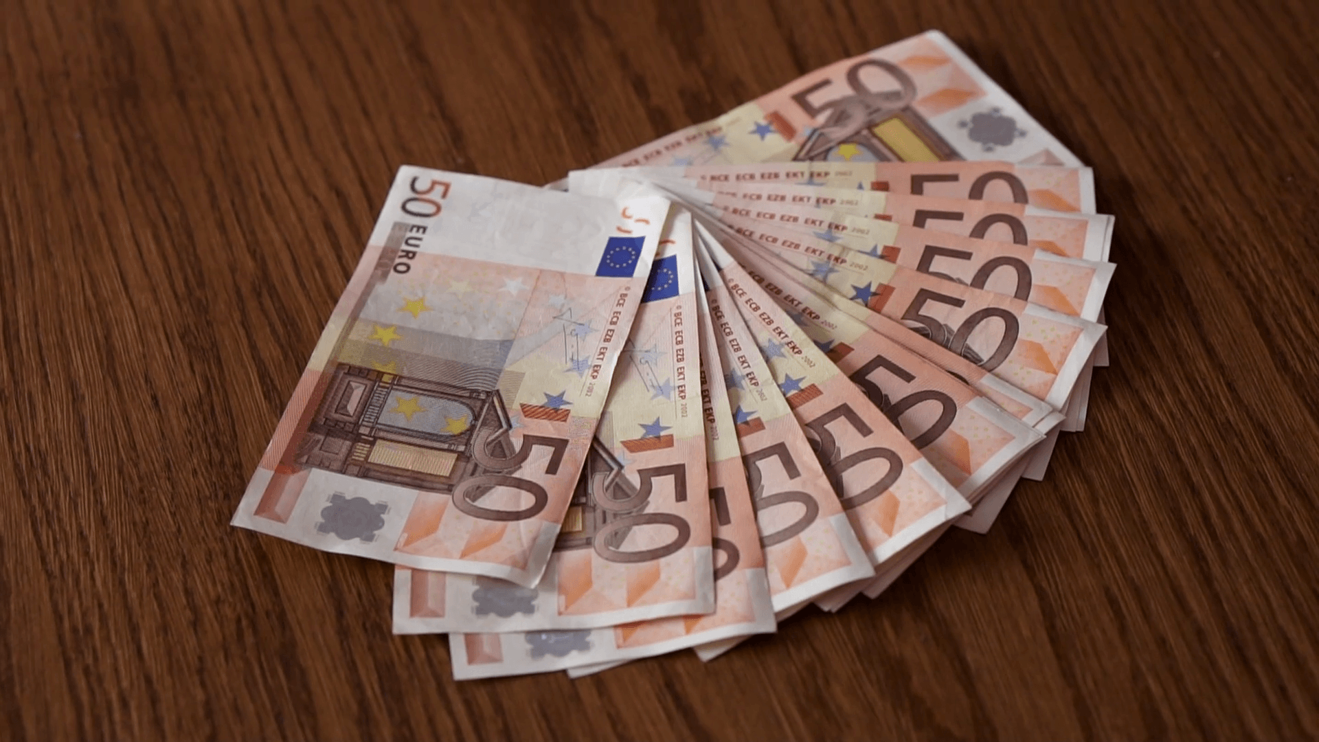 Një bankë në Gjilan has në 50 euroshe të falsifikuar, e raporton rastin në Polici
