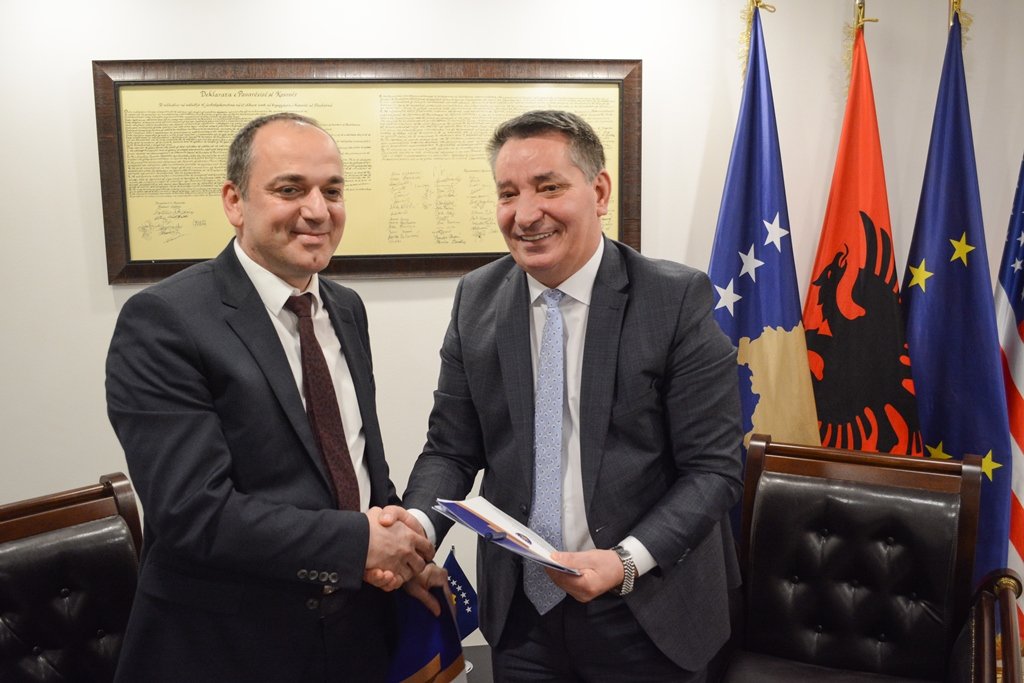 Lekaj i premton mbështetje Haskukës “pa dallim bindjesh” politike