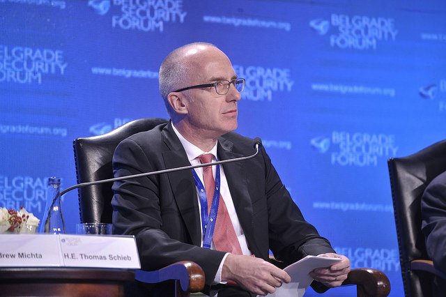 Ambasadori gjerman në Serbi kërkon nga Kosova heqjen e taksës