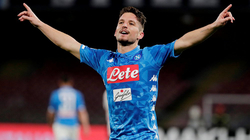 Mertens do të mbetet te Napoli