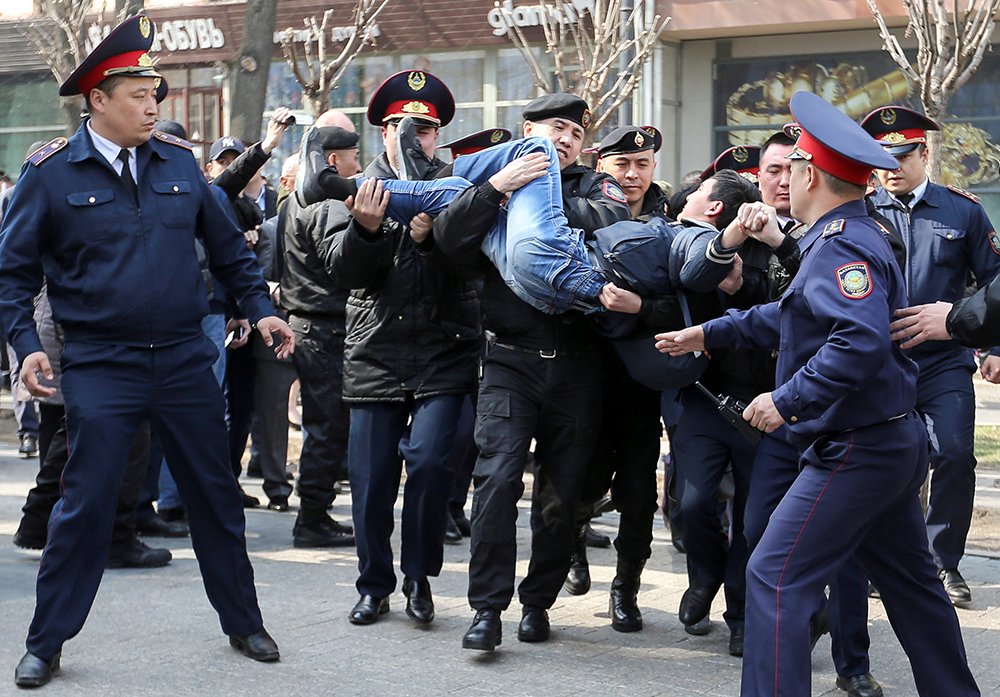 Kryeqyteti i Kazakistanit riemërohet në Nur-Sultan - 20 të arrestuar në protesta
