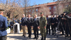 Homazhe te Pllaka Memoriale e ushtarëve të KFOR-it të rënë në Kosovë