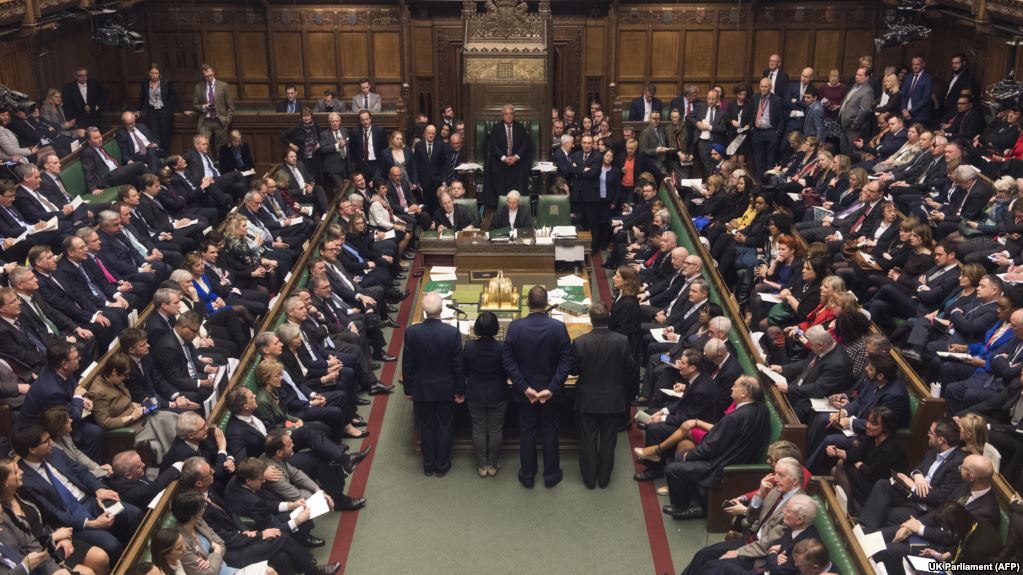 Ligjvënësit britanikë marrin kontrollin e procesit Brexit, ndër alternativa edhe anulimi