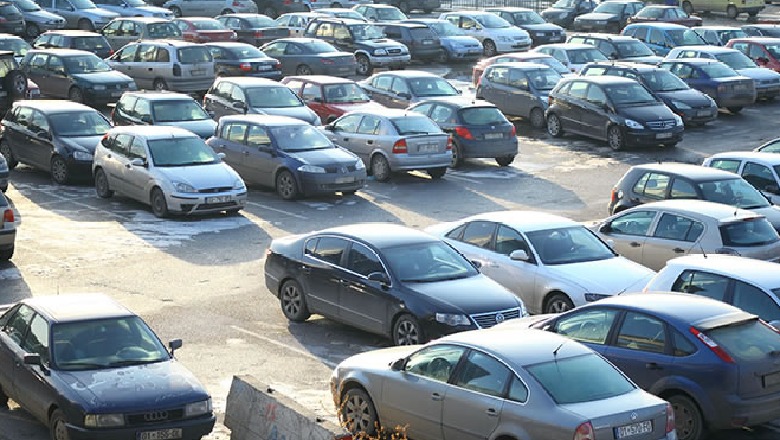 Në Shqipëri hyn në fuqi vendimi për zhdoganim të makinave të prodhuara nga viti 2005