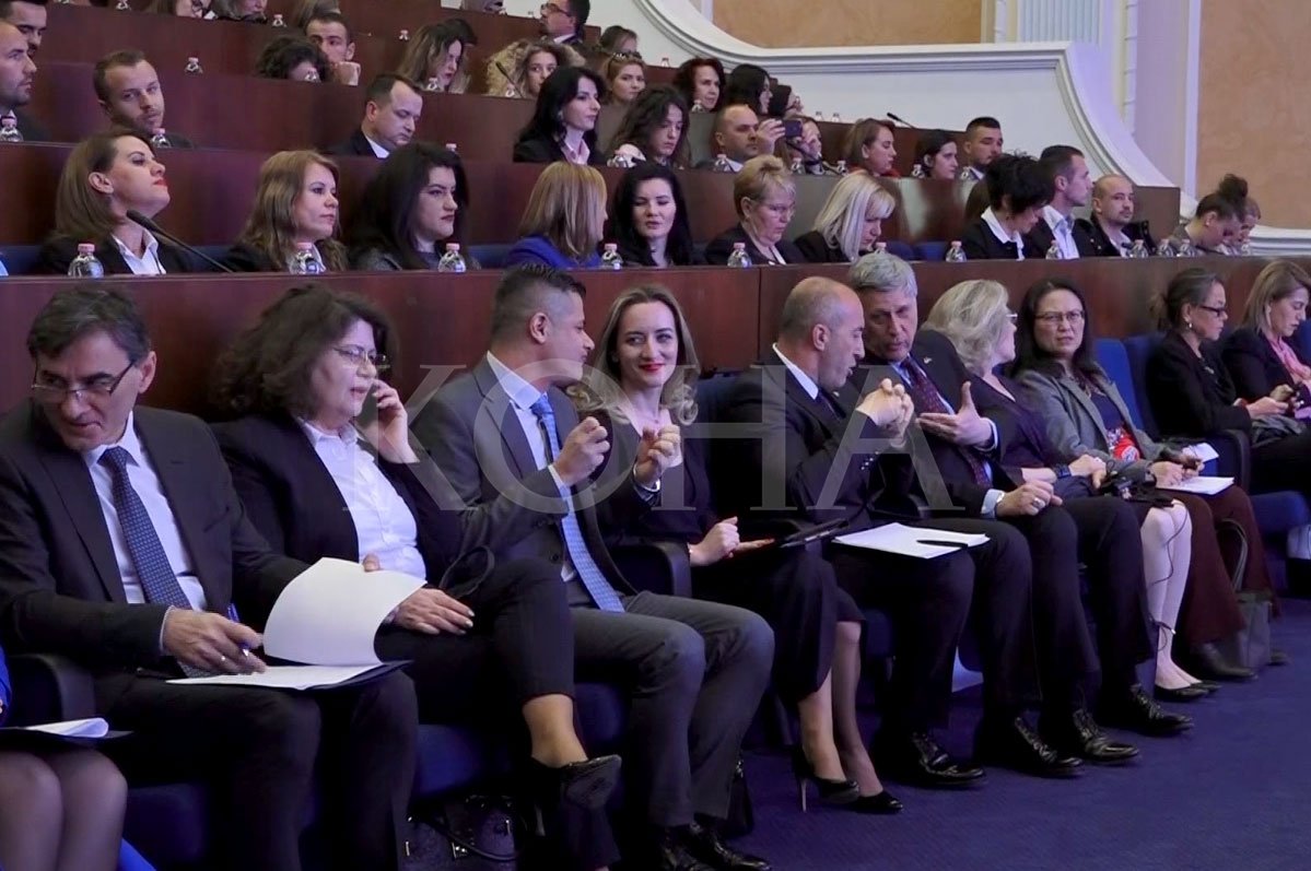 Kosnetti i kërkon Qeverisë të përfshijë më shumë gra në kabinet