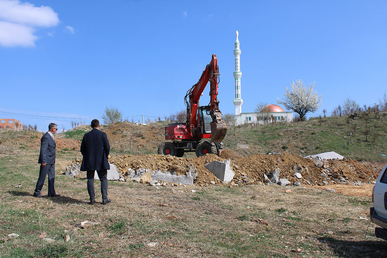 Në Gjilan inspektorët rrënuan një objekt, që po ndërtohej në pronën komunale