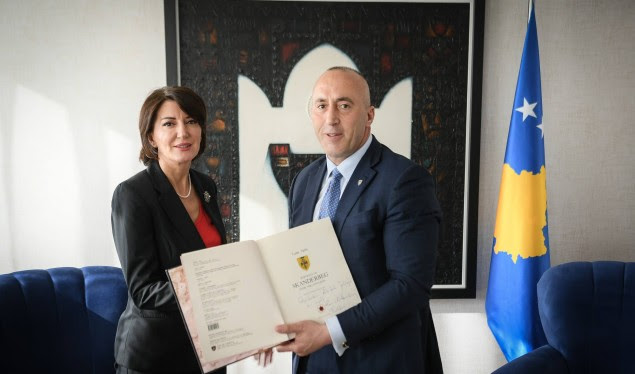 Haradinaj i premton Jahjagës përkrahjen e Qeverisë në trajtimin e rasteve të dhunës seksuale gjatë luftës