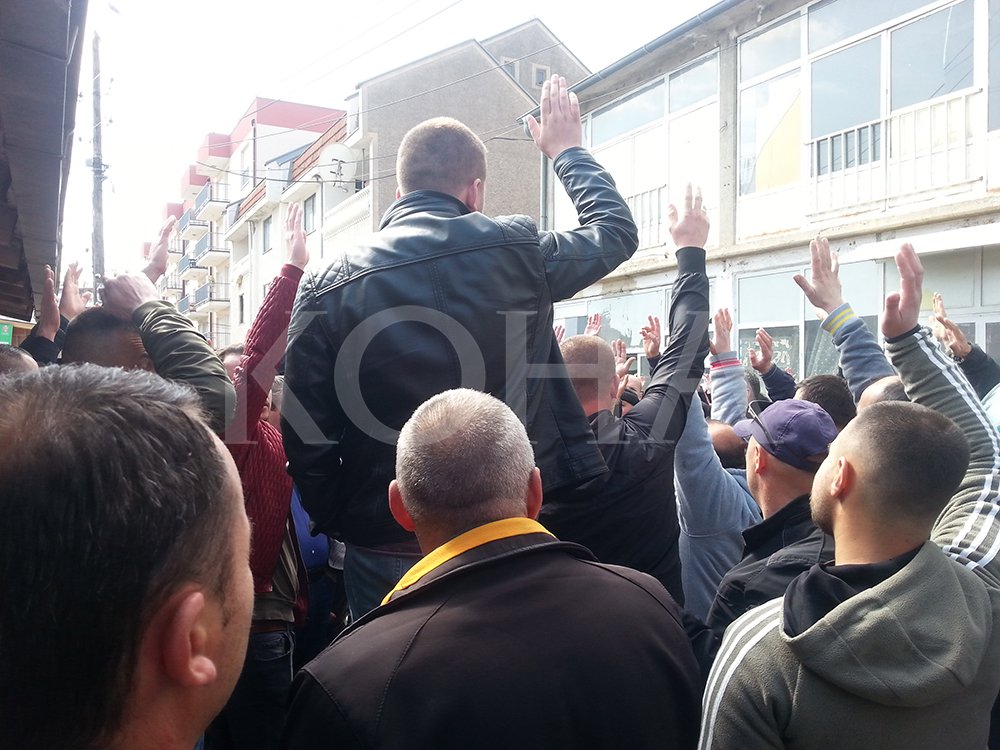 Tregtarët me protesta kërkojnë shtyrjen e punimeve në Tregun e Gjelbër të Gjilanit