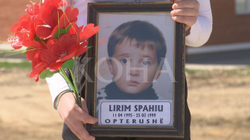 Përkujtohen me homazhe 31 të rënët në Opterushë, familjarët kërkojnë drejtësi për ta