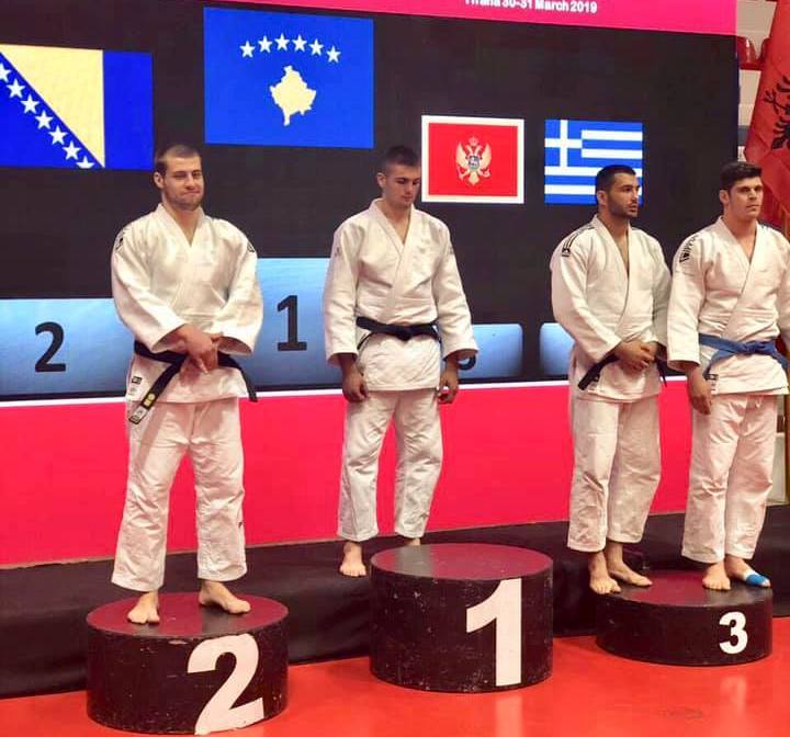 Xhudistët kosovarë rrëmbejnë 10 medalje në Kampionatin Ballkanik, 5 të arta