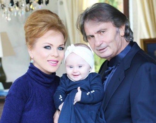 Inva Mula publikon foton e së bijës dhe i bën dedikimin për ditëlindje