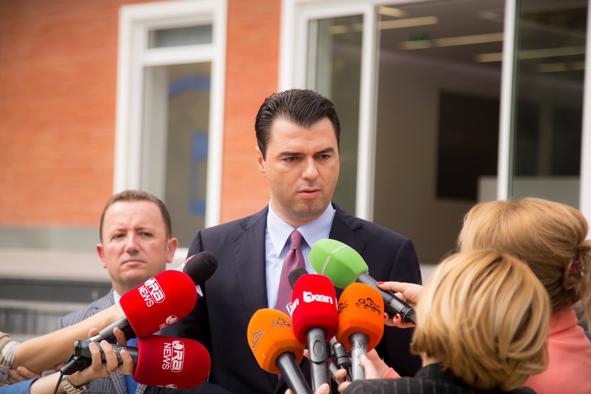 Opozita nesër sërish bllokon të gjitha rrugët në Shqipëri, kërkon qeveri tranzitore