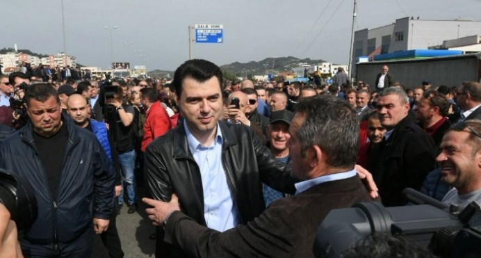 Bllokimi i rrugëve në Shqipëri nga opozita do të zgjasë tre orë