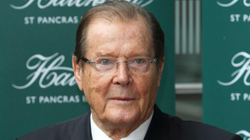 Dy vjet pas vdekjes bëhet viral lajmi për humbjen e aktorit Roger Moore