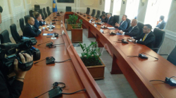 Nis takimi i drejtuesve të institucioneve të vendit