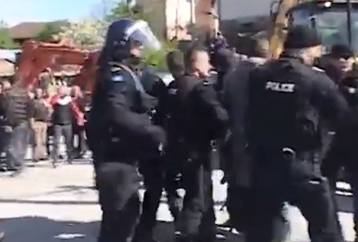 Protestë kundër ndërtimit të hidrocentralit në Shtërpcë, Policia detyrohet të përdorë sprej