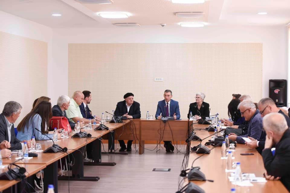 Veseli: Drejtësia ndërkombëtare nuk ka bërë asgjë që të dënojë krimet e Serbisë në Kosovë