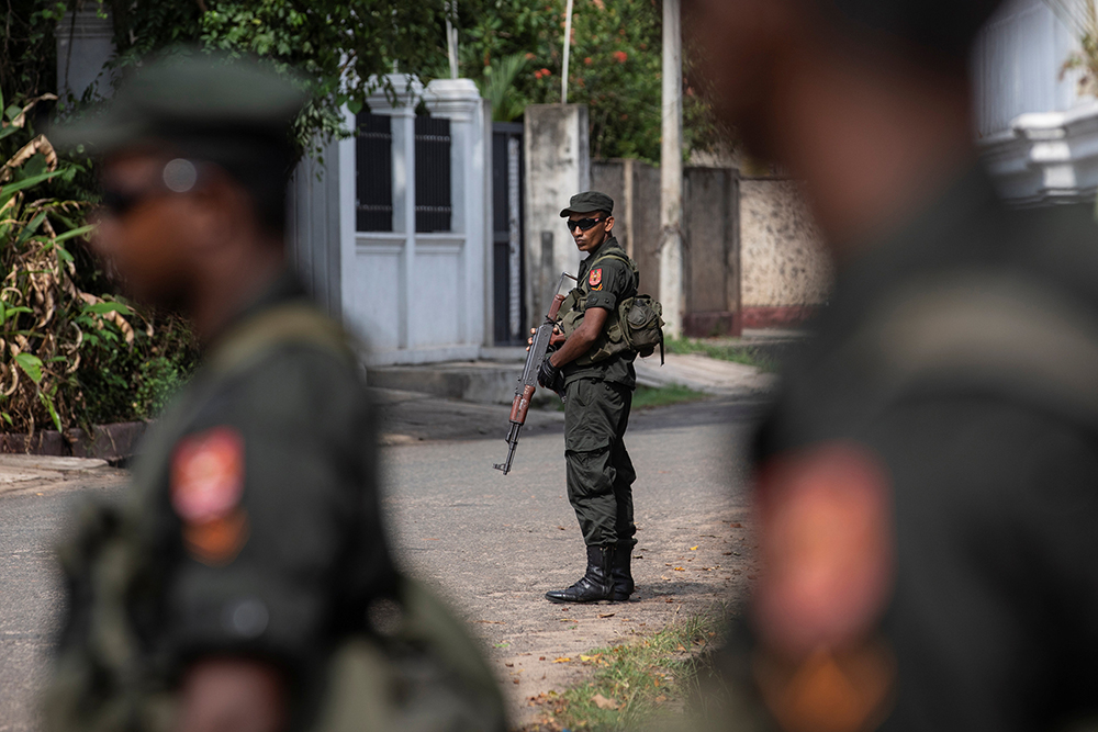 Thirrje për dorëzim të armëve të ftohta në Shri Lanka