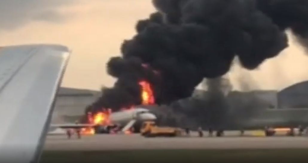 Një aeroplan rus përfshihet nga flakët, së paku 13 të vdekur 