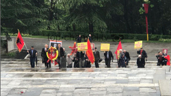 Marsh për Enver Hoxhën edhe Partinë Komuniste në Shqipëri