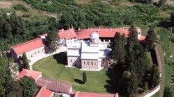 Vetëm Manastiri i Deçanit ruhet nga KFOR-i