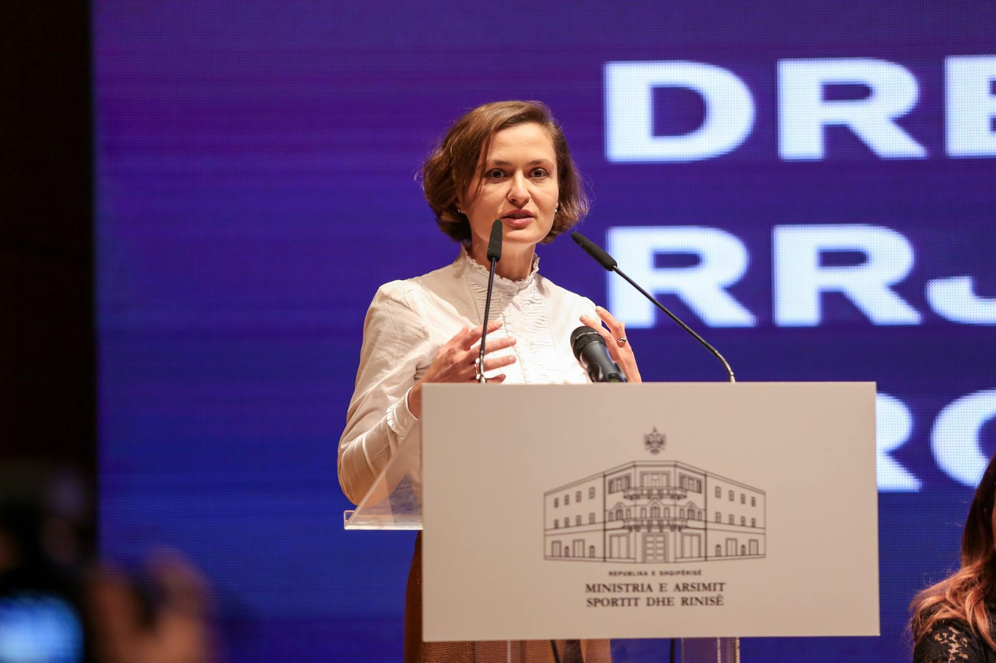 Akademiku Fuga kërkon shkarkimin e ministres Shahini sepse bëri një “provokim gjeopolitik”