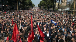 Ambasada e SHBA-së për protestën e opozitës në Shqipëri: Refuzojeni dhunën