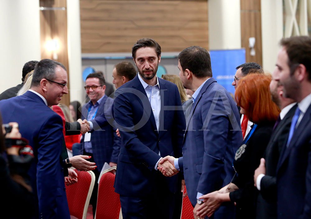 PDK-ja synon kthimin e besimit të qytetarëve me “Veselin kryeministër e Ismailin kryetar të Prishtinës”