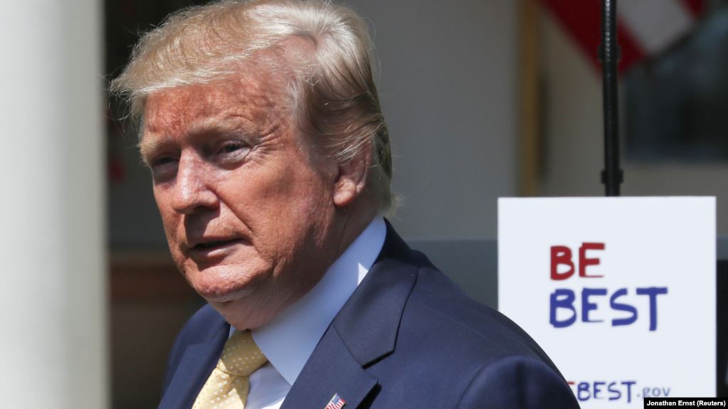 Trump kërkon fonde shtesë për të rikthyer Amerikën në Hënë