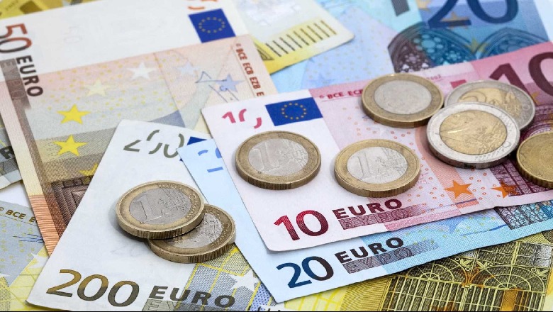 Euro prek nivelin më të ulët kundruall lekut që prej janarit
