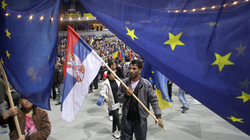 Të rinjtë serbë më së paku e dëshirojnë BE-në, shqiptarët më së shumti
