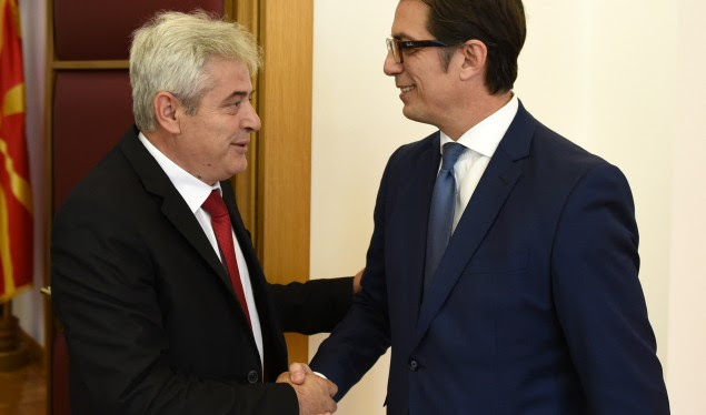 Pendarovski takon Ali Ahmetin, bisedojnë rreth zhvillimeve në Maqedoni