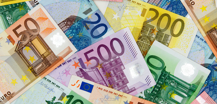 Euro zbret në nivelin më të ulët në 11 vjet, vetëm 122.61 lekë