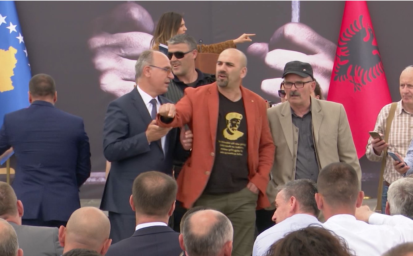 Eskalon në akuza ndaj zyrtarëve të PDK-së ceremonia e nderimit për Masakrës së Dubravës