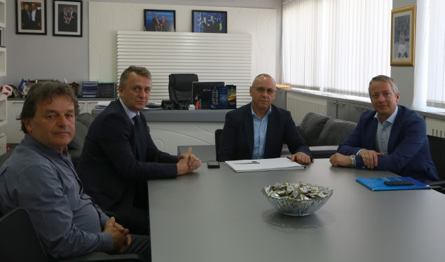 Krerët e FFK-së pritën zyrtarin e lartë të UEFA-s, Thierry Favre