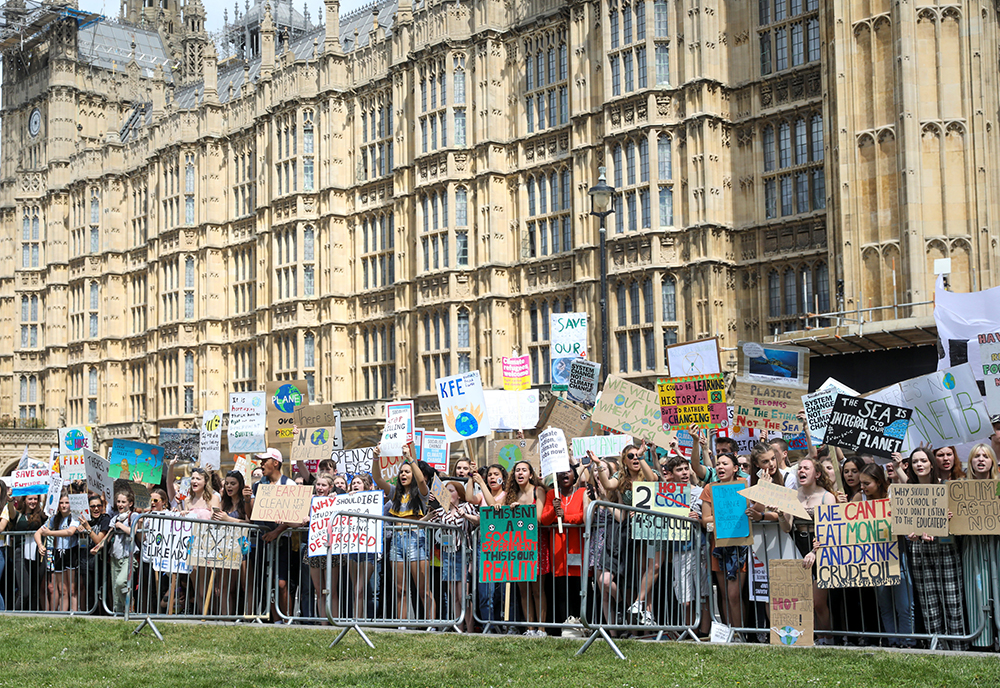 Britani, autoritetet do t’i ndjekin penalisht më shumë se 1.000 protestues