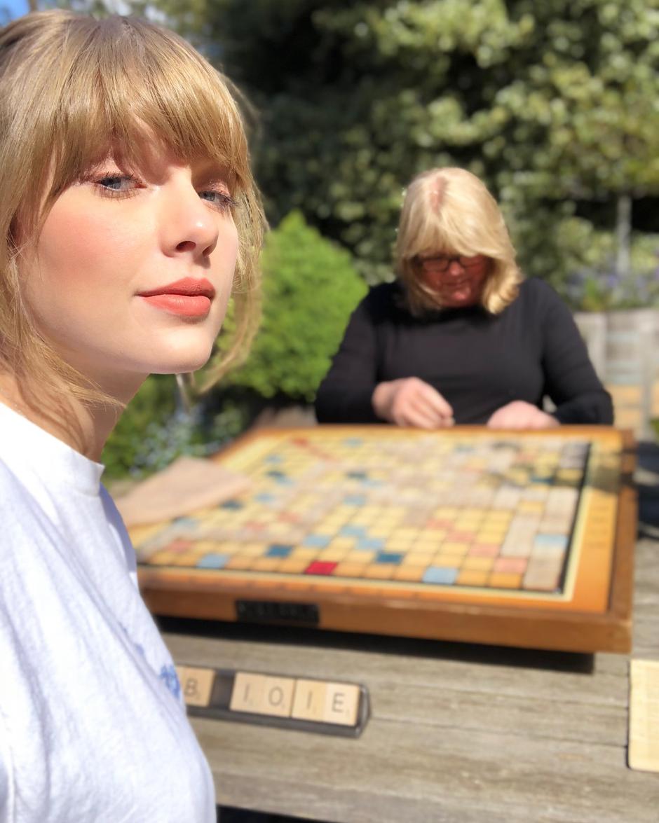 Taylor e kritikon gazetarin: “Këtë pyetje nuk do t’ia kishit bërë kurrë ndonjë mashkulli”