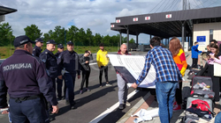 Policia kufitare e Serbisë kontroll të detajuar pjesëmarrësve shqiptarë të “Mirëdita, Dobar dan”