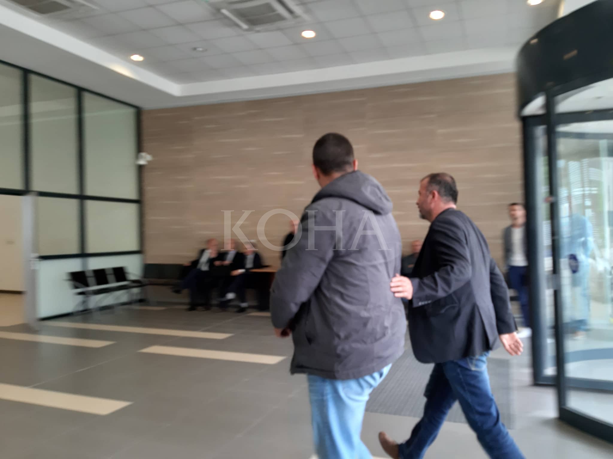 Dërgohen në gjykatë zyrtarët policorë që u arrestuan dje në veri