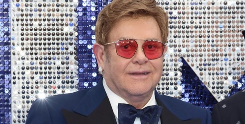 Elton John: “Nuk kam jetuar një jetë PG-13”