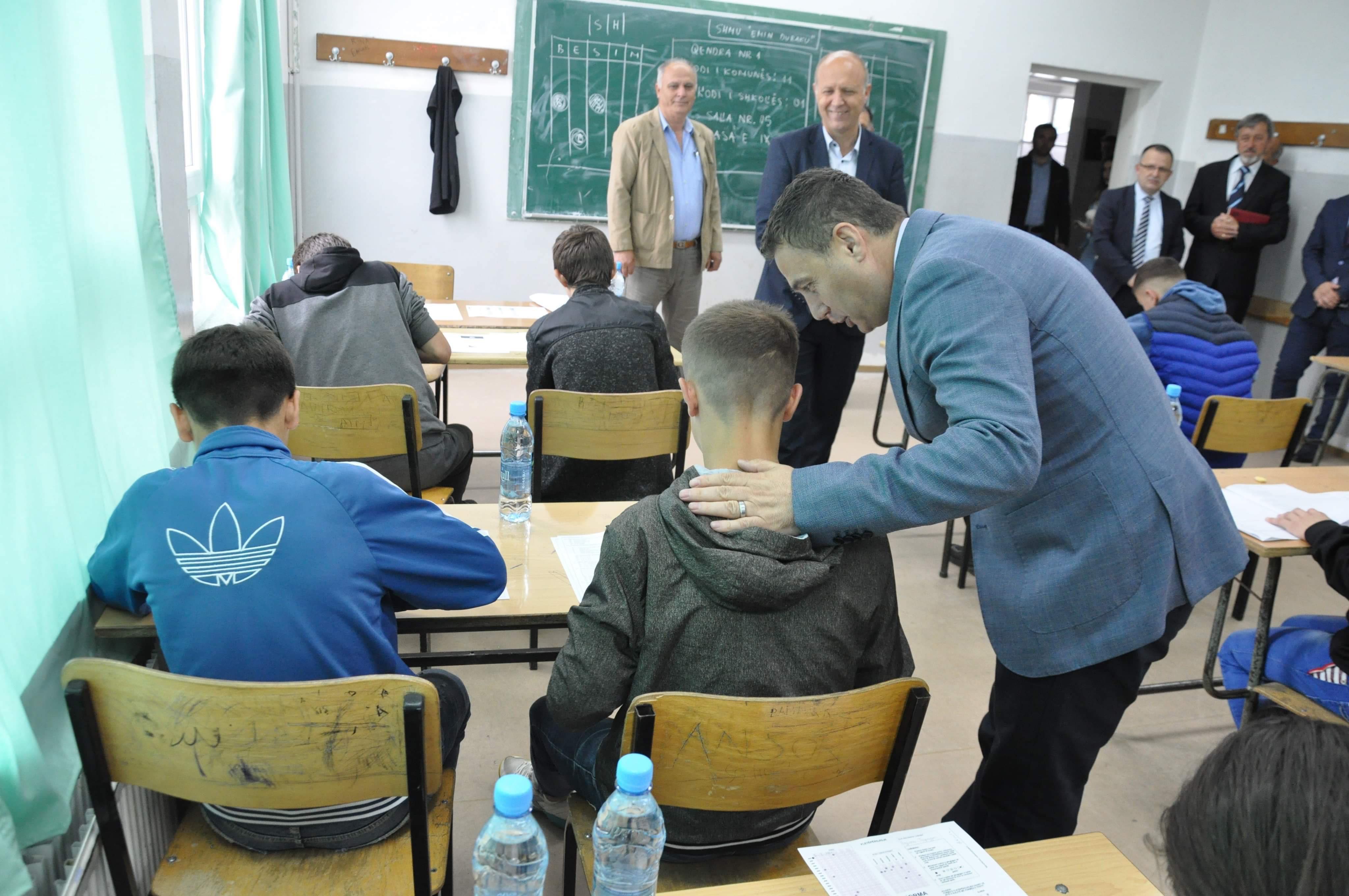 Ministri Bytyqi pret rezultate të mira nga Testit të Arritshmërisë në Kaçanik