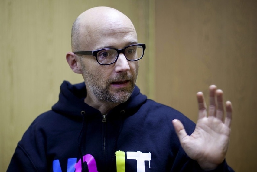 Moby anulon vizitën në Britani të Madhe pas skandalit me Natalie Portman
